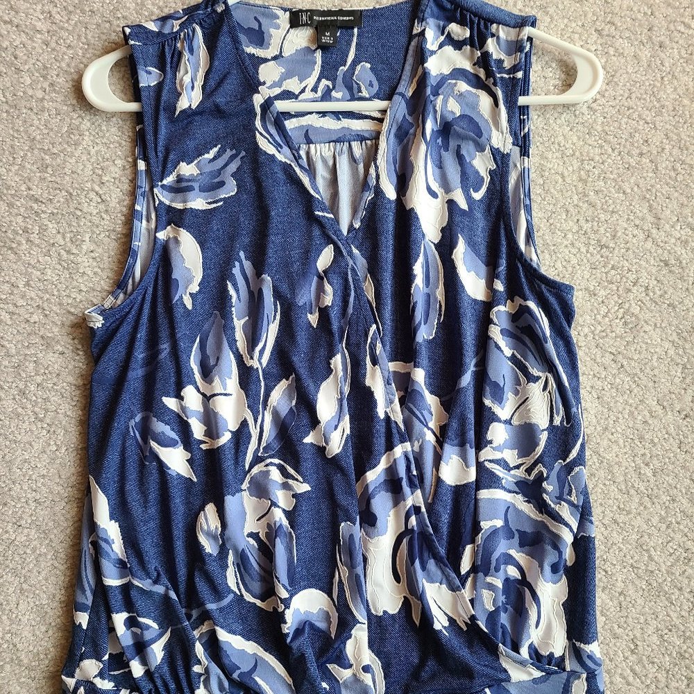 Women's top/I.N.C